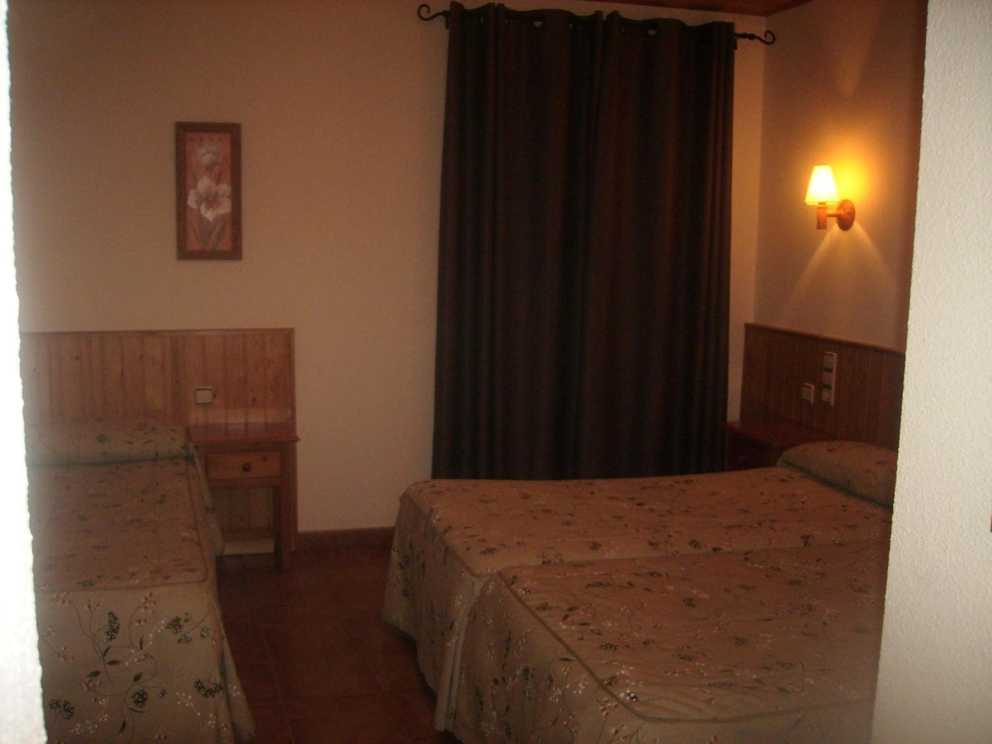 Hostal Pernalle เอริลญาแวล ภายนอก รูปภาพ