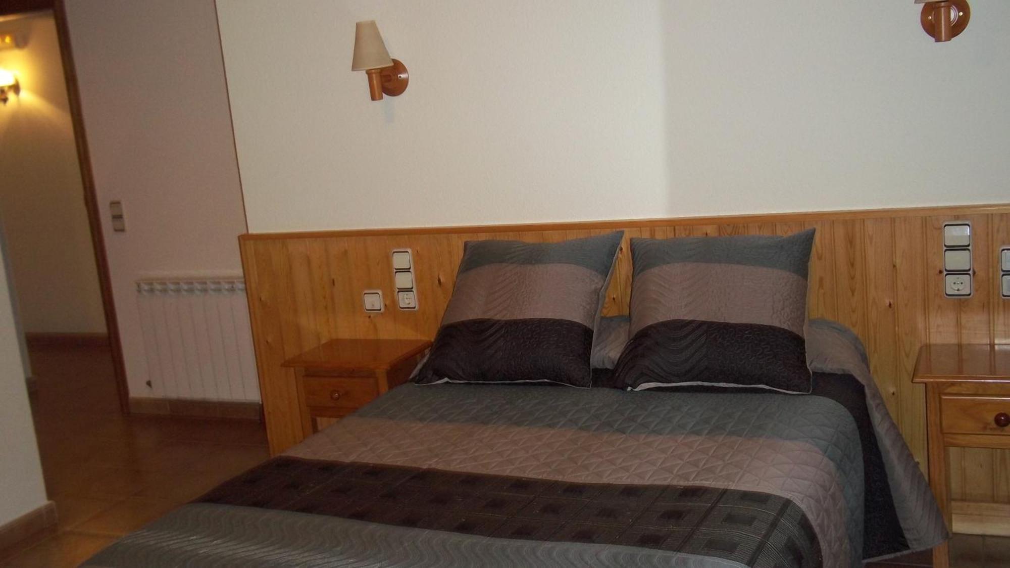 Hostal Pernalle เอริลญาแวล ภายนอก รูปภาพ
