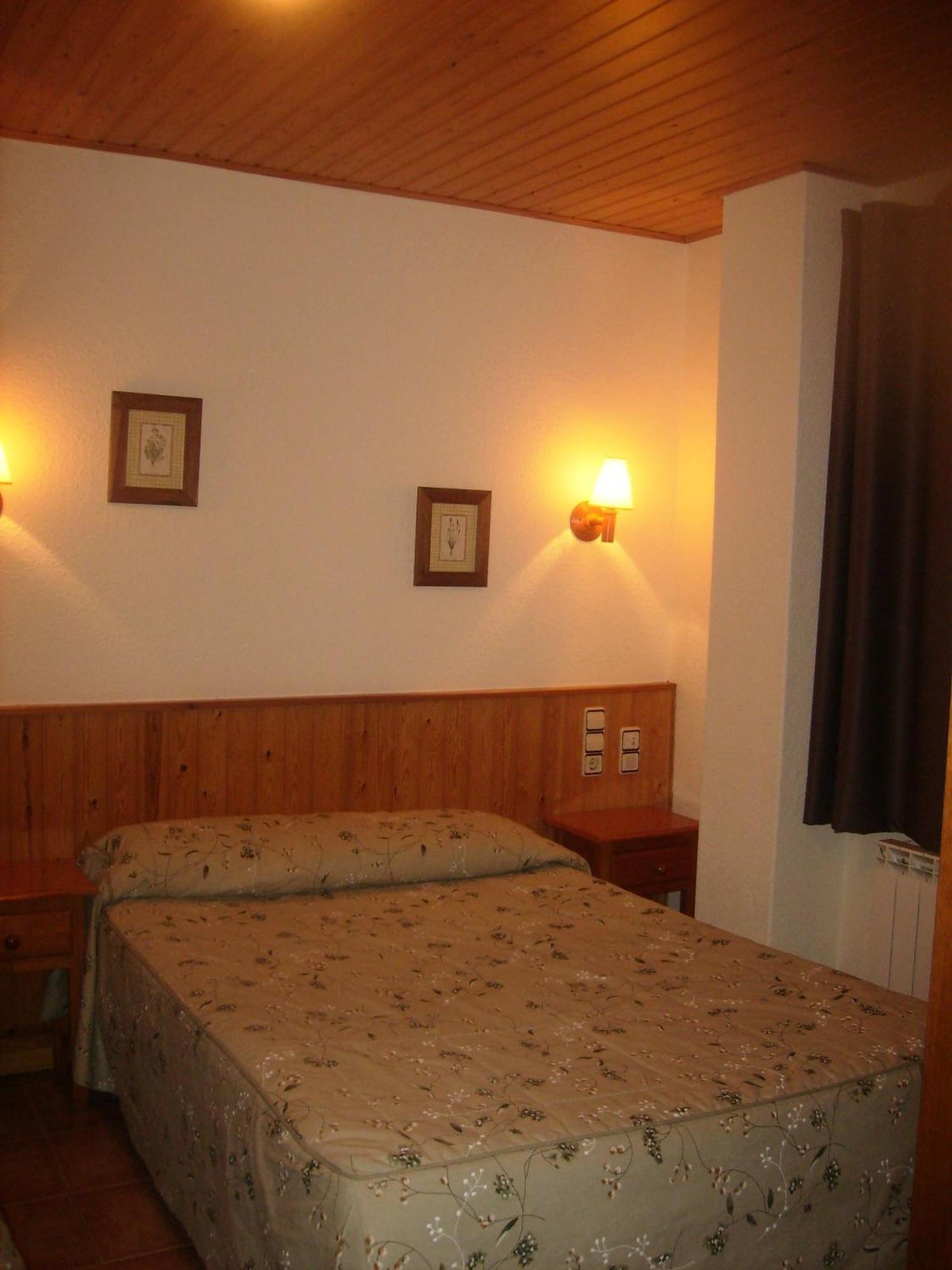 Hostal Pernalle เอริลญาแวล ภายนอก รูปภาพ